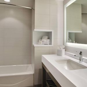 Queen Room Hearing Accesible